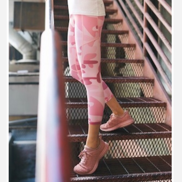Zyia Active Pants - 🌟 ZYIA Pink Camo Light & Tight Capris 20” 🌟